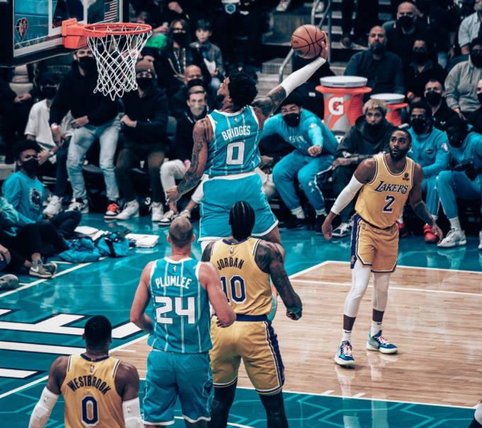 集结日西汉姆备战德国杯，调整名单细节曝光，质疑声仍在，轮换策略成焦点的简单介绍-华体官方下载app